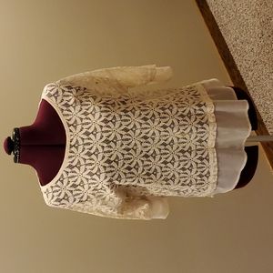 🌸Neiman Marcus🌸 lace, elbow sleeve top